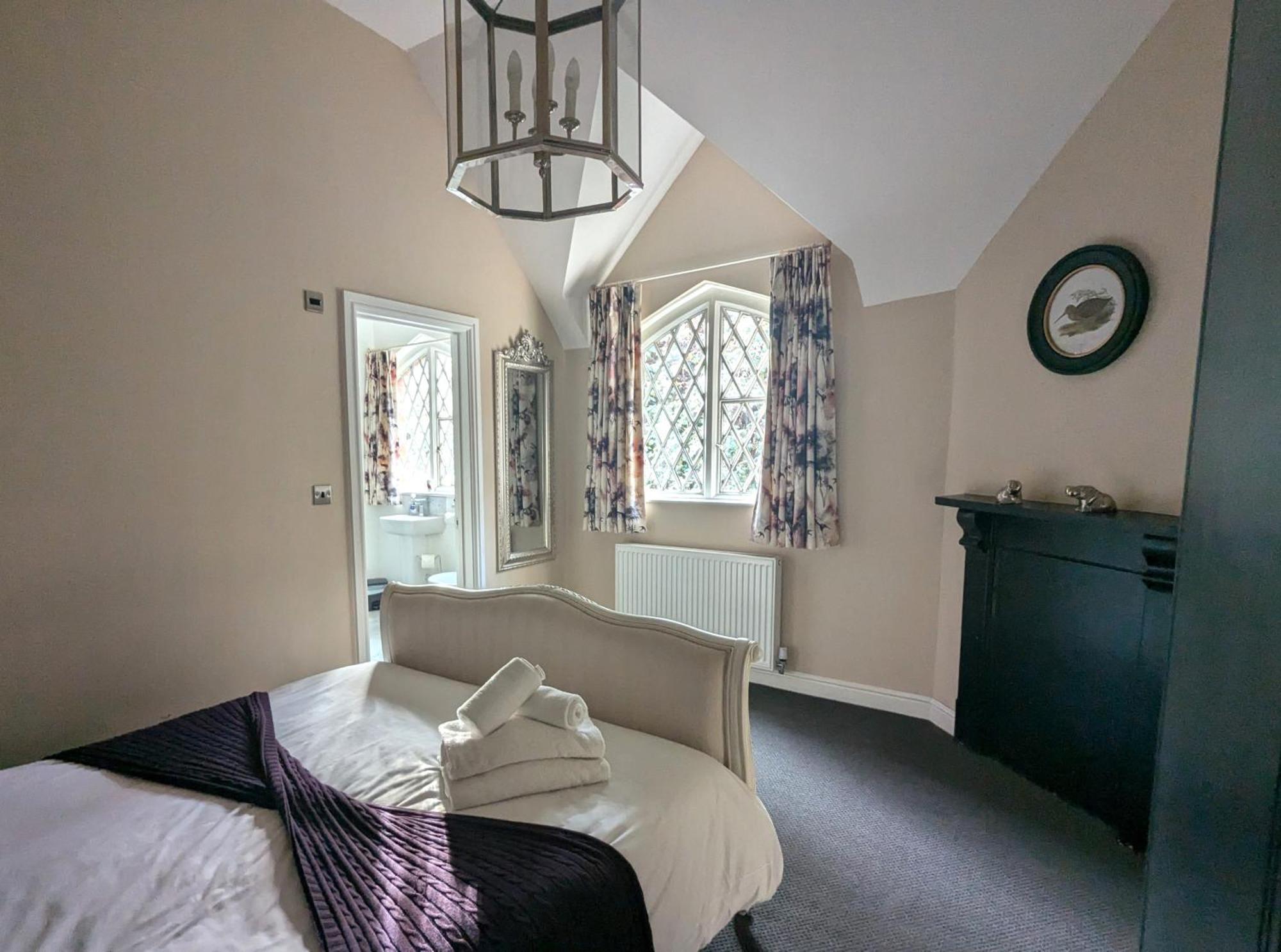 The Coach House Apartment At Cefn Tilla Court, Аск Екстер'єр фото