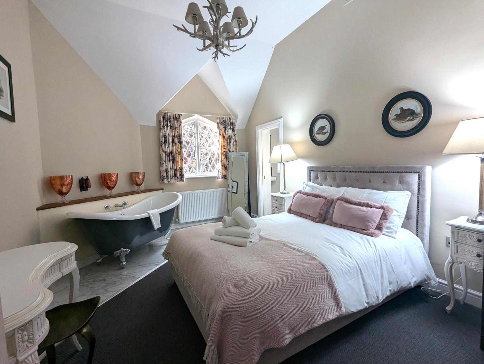 The Coach House Apartment At Cefn Tilla Court, Аск Екстер'єр фото